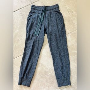 Lululemon Ready To Rulu Cropped Joggers “Heathered Submarine” Size 0 VGUC